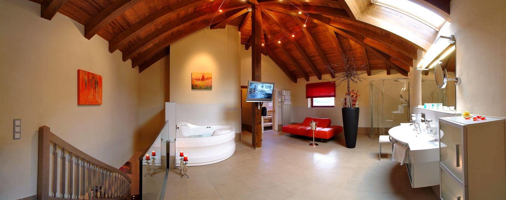 Khách sạn Landhaus Aamadall Im Alpinresort Sport &